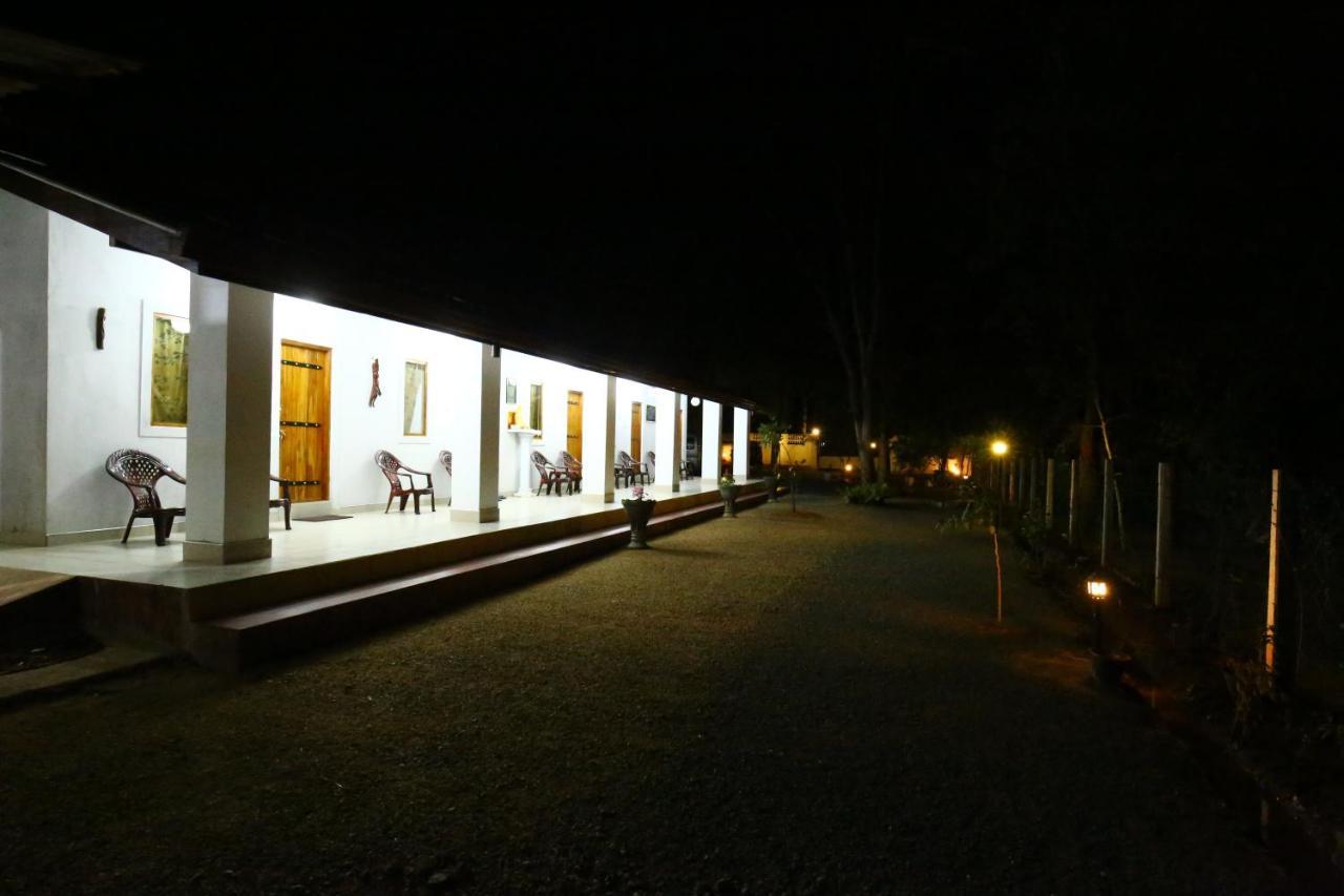 Amadi Rest Hotel Kataragama Eksteriør billede